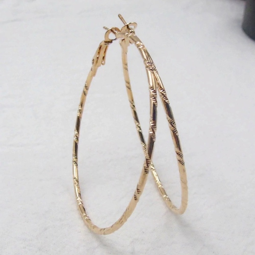 NEW!๐๐BIG๐GOLDEN!๐TWISTED๐TEXTURE๐HOOPS!๐๐ - Picture 4 of 8